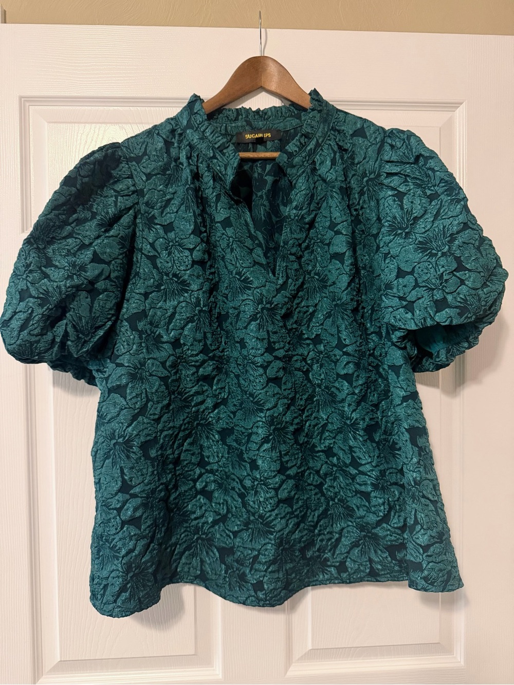 NWOT- Sugarlips Arielle Jacquard Split Neck Top - 3X